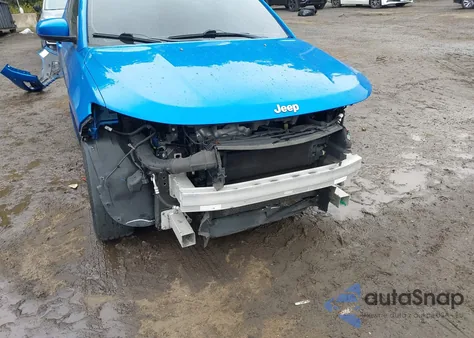 2018 Jeep Compass Latitude 4X4 z USA, uszkodzony, nr VIN 3C4NJDBB1JT470471